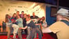 Die Teilnehmer des Stuntworkshops posierten in einer Festivalpause für ein bewegtes Foto mit ihrem Dozenten Michael Bornhütter (Dritter von rechtsn hinten), Stuntprofo, Kampfchoreograf und Schauspieler.