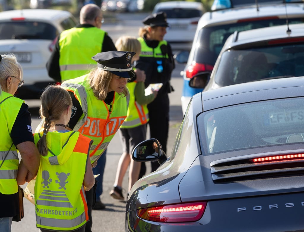 In Sachsen hat die Polizei zum Schulstart flächendeckend vor Grundschulen, Kitas und auf Schulwegen kontrolliert. (Symbolbild)