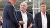 Uli Hoeneß (m) bezieht im Doppelpass Stellung.