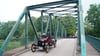 Eine Fahrt über die Amtsbrücke ist bei Oldtimerfreunden sehr beliebt. Ab 8. September ist sie halbseitig gesperrt.