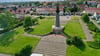  Die Stadt Hettstedt wollte die Flächen rund um das Denkmal „Flamme der Freundschaft“ vermessen lassen, um Ordnungswidrigkeiten besser ahnden zu können.