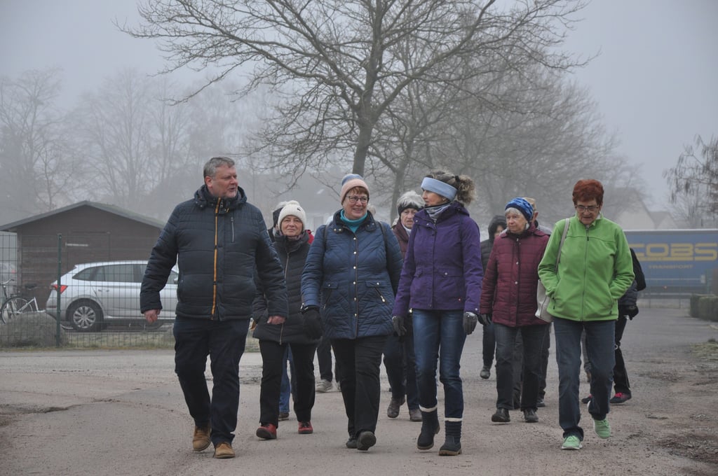 Neue Wandergruppe in der Magdeburger Straße in Genthin
