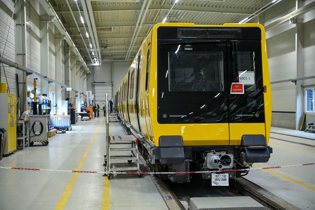 Die neue U-Bahn-Baureihe JK geht am Montag in den Betrieb und soll die angespannte Situation im Berliner Nahverkehr entlasten. (Archivbild)