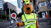 Mit dem Schulanfang steigt auch der Verkehr in der Stadt. Die Berliner Verkehrswacht möchte mit Maskottchen Emil Eichhörnchen auf die Gefahren im Straßenverkehr hinweisen.