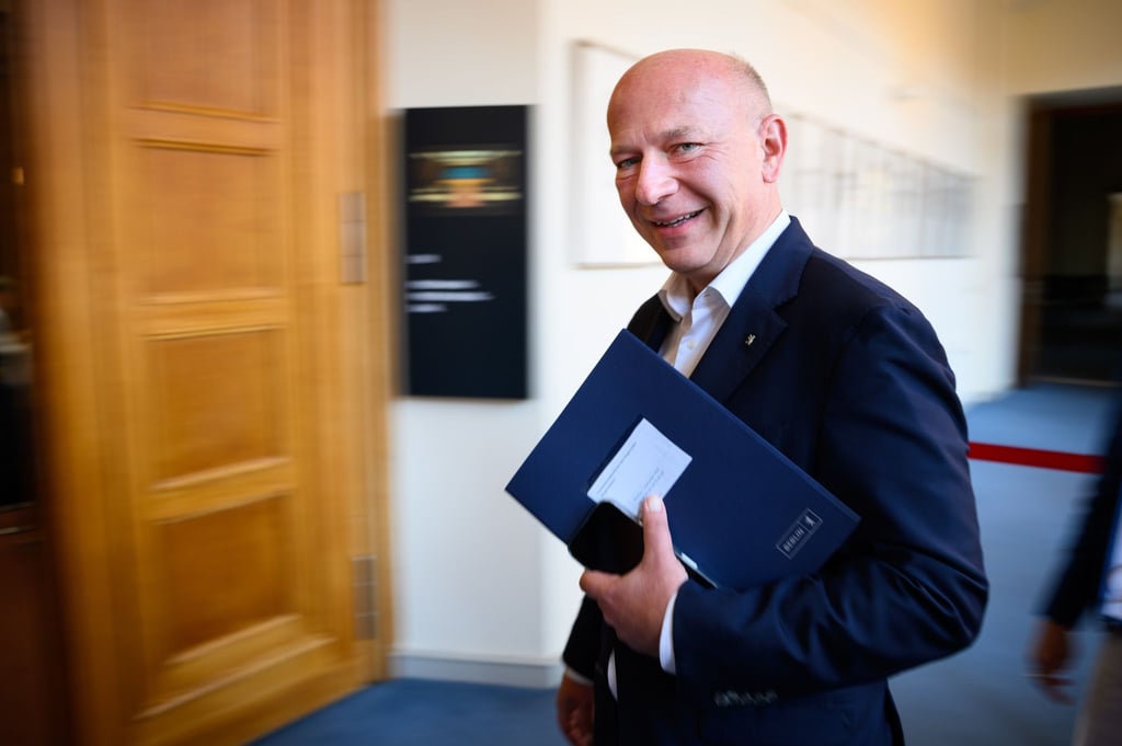 Berlins Regierender Bürgermeister Kai Wegner (CDU) will seine Besuche in allen Berliner Bezirken fortsetzen. (Archivbild)