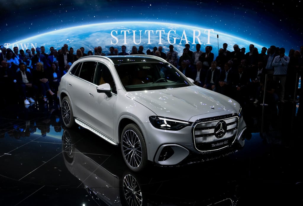 490 PS und eine Reichweite von 713 Kilometern: Mercedes bringt den elektrischen GLC für rund 72.000 Euro auf den Markt.