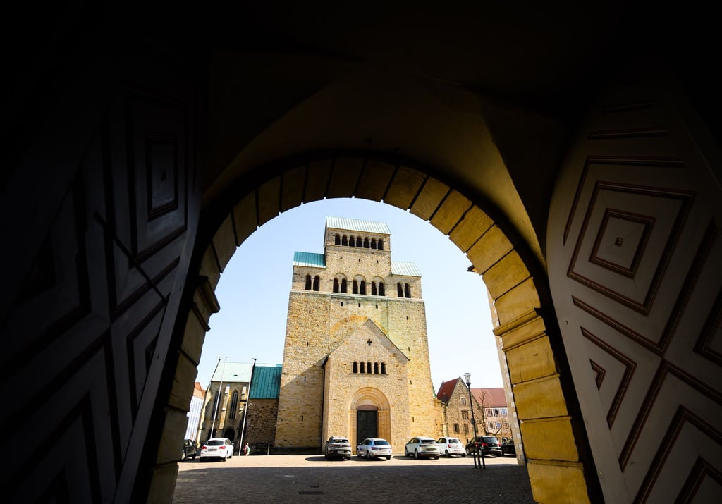 Eine Online-Umfrage zur Aufarbeitung sexualisierter Gewalt startet im Bistum Hildesheim. (Archivbild)