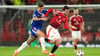 Gegen Manchester United wurde Yeray Álvarez (l) - hier im Zweikampf mit Mason Mount - vergangene Saison positiv getestet.