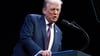 Demokraten und das „Wall Street Journal“ haben eine Kopie eines angeblichen Geburtstagsgrußes von Trump an den Sexualstraftäter Epstein veröffentlicht, von dem der US-Präsident bestritten hat, Urheber zu sein.