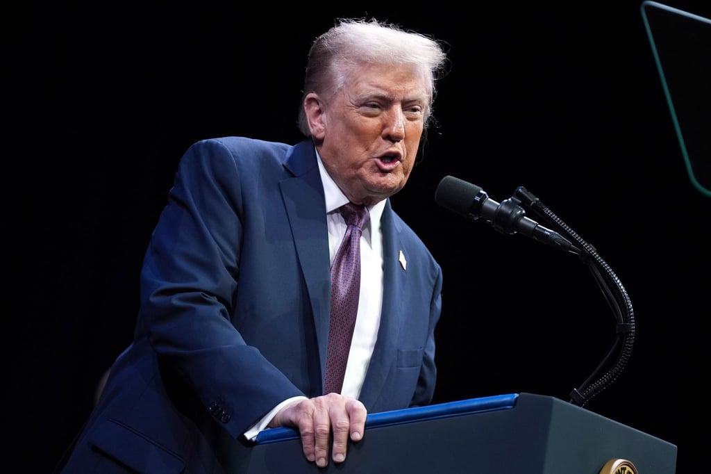 Demokraten und das „Wall Street Journal“ haben eine Kopie eines angeblichen Geburtstagsgrußes von Trump an den Sexualstraftäter Epstein veröffentlicht, von dem der US-Präsident bestritten hat, Urheber zu sein.