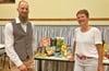Gründer Marius Schiel und Mitarbeiterin Simone Boost stellen das Konzept in Plötzkau vor.