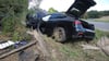 Bei einem Unfall im Harz ist ein Auto auf der B244 in den Straßengraben und eine Böschung gekracht.
