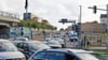 Die Senatorin kündigt Maßnahmen gegen Stau auf dem neuen Stück der Berliner Stadtautobahn A100 an.