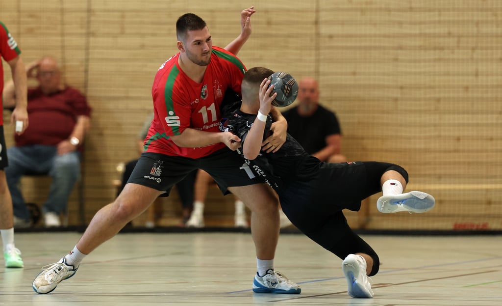 Hielt gegen Burgenland die Abwehr zusammen: Luca Elsner (l.).