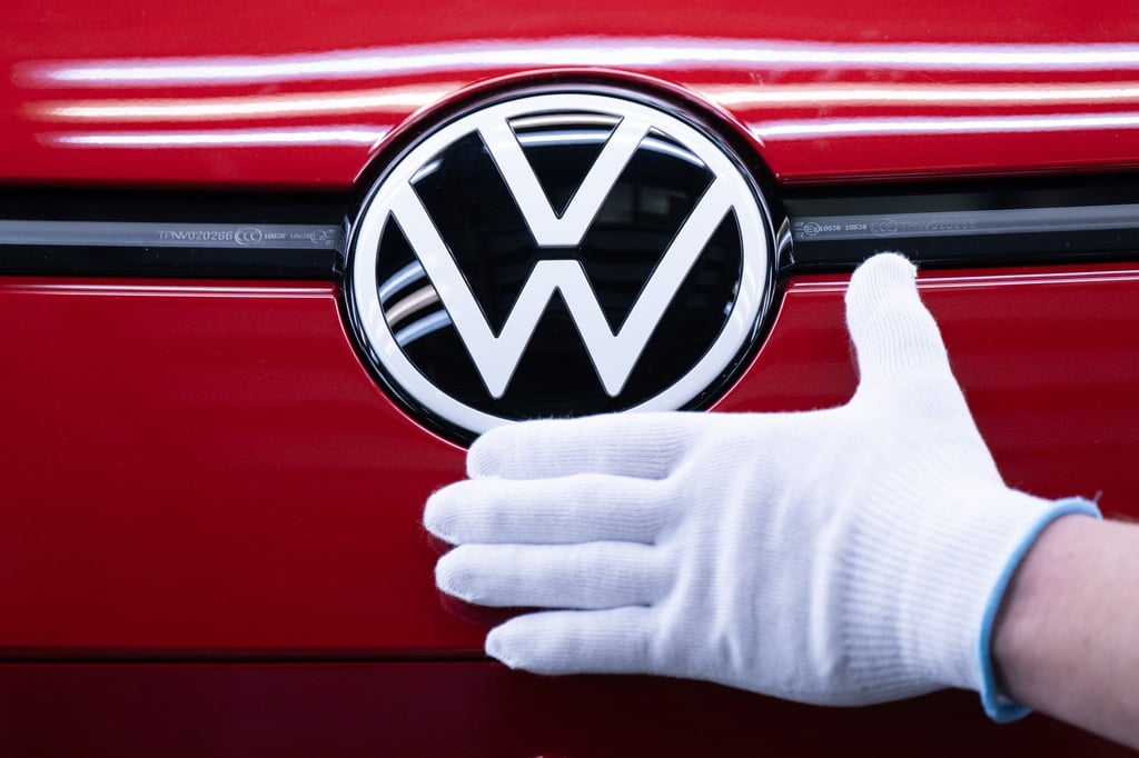 VW will einen großen Teil der benötigten Batteriezellen für Elektroautos selbst fertigen, um sich nicht von Zulieferern abhängig zu machen. (Symbolbild)