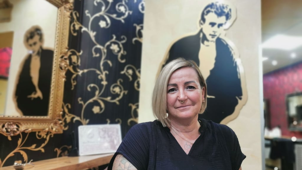 20 Jahre selbstständig mit der Haarhütte: Carina Riethmüller-Woznitza ist stolz auf ihr Team und am Freitag feiert sie mit den Stammkunden.