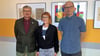 Mitarbeiter der Kreisvolkshochschule: Direktor Thomas Sagner, Dozentin Andrea Schmid,  Fachbereichsleiter  Georg List (v.l.)   