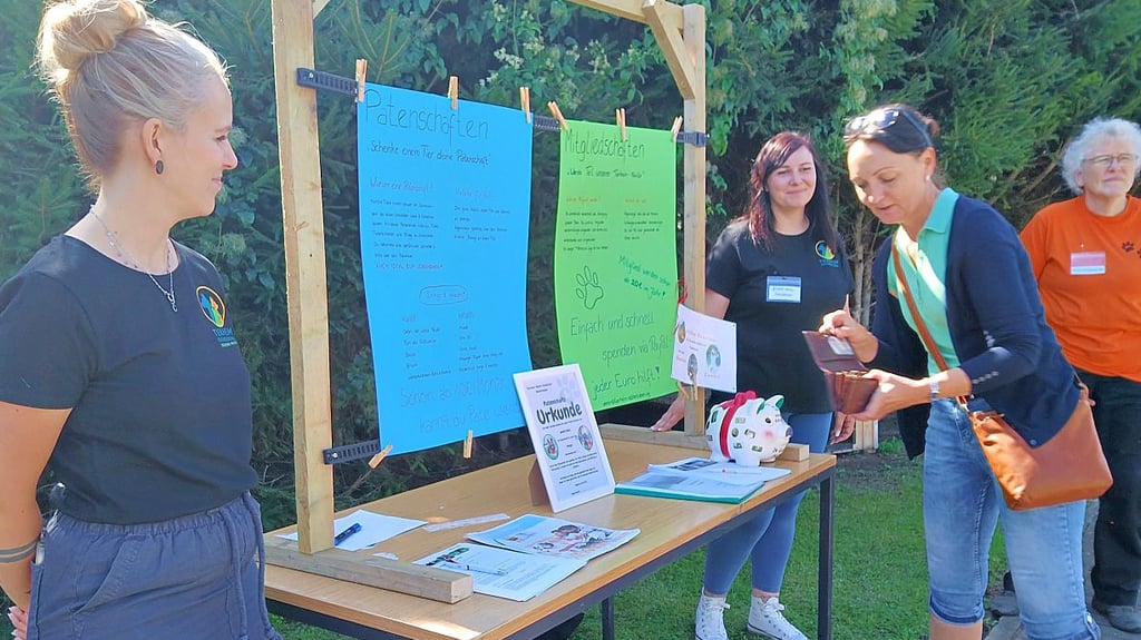 Um dem großen Interesse am Tierwohl nachzukommen, lassen sich beim Tag der offenen Tür Patenschaften im Tierheim und Mitgliedschaften im Tierschutzverein abschließen.