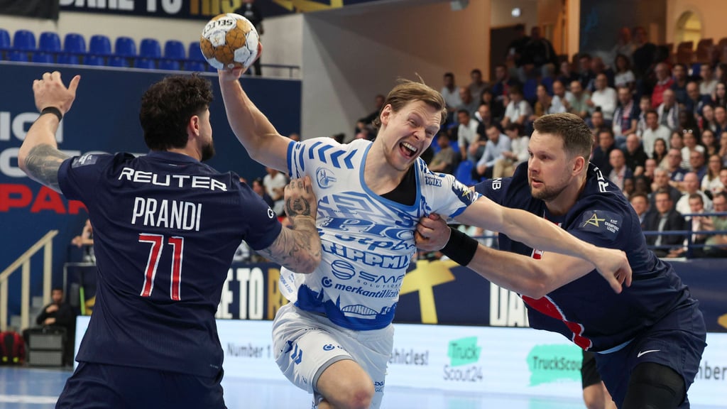 Ex-SCM-Profi Janus Dadi Smarason ist mit Pick Szeged genauso wie das PSG-Dup Elohim Prandi (l.) und Kamil Syprzak Gruppengegner des SC Magdeburg.