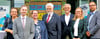 Ulrike Petermann, Theologische Vorständin der Pfeifferschen Stiftungen; Willi Lamp, Geschäftsführer des Klinikums Magdeburg; Christine Michelfeit-Schaper, Pflegedirektorin des Universitätsklinikums Magdeburg; Armin Willingmann, Wissenschaftsminister und Aufsichtsratsvorsitzender des Universitätsklinikums Magdeburg; Hans-Jochen Heinze, Ärztlicher Direktor des Universitätsklinikums Magdeburg; Stephanie Günther, Direktorin des Ausbildungszentrums für Gesundheitsfachberufe  (AZG) sowie Marco Bohn, Kaufmännischer Direktor des Universitätsklinikums Magdeburg – bei der gemeinsamen Eröffnungszeremonie am neuen Ausbildungsstandort Neustädter Höfe.