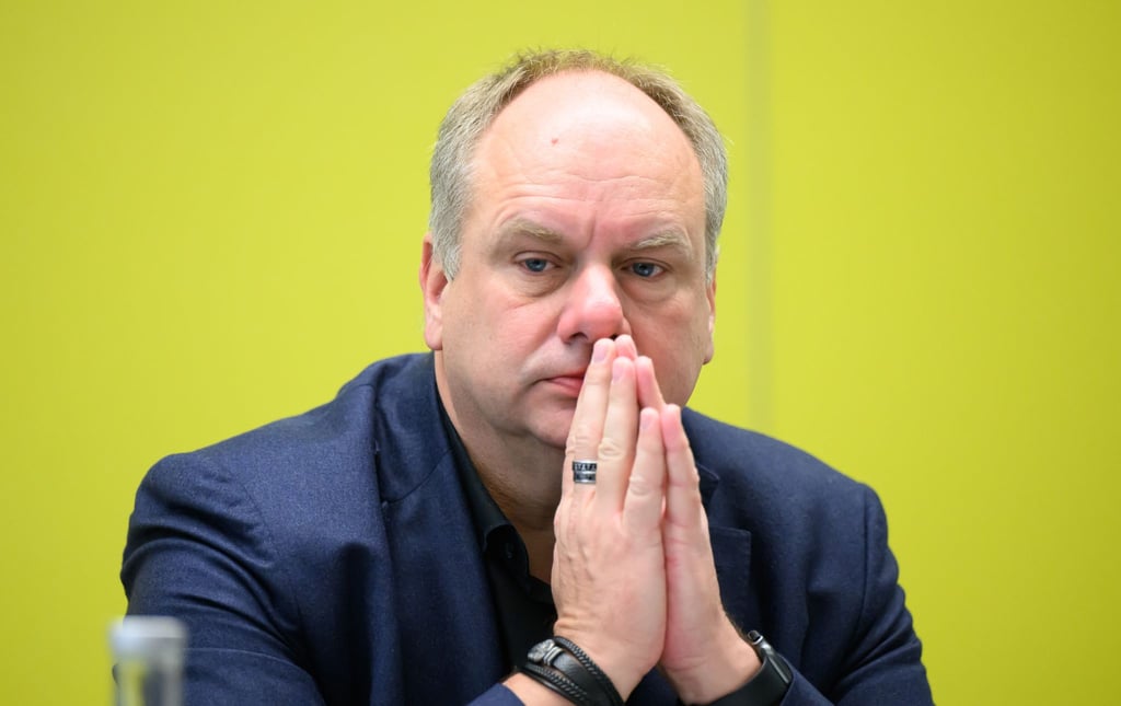 Dirk Hilbert (FDP), Oberbürgermeister der Stadt Dresden. Nach einem Finanzzwischenbericht wird für 2025 ein ungedeckter Fehlbetrag von fast 65 Millionen Euro erwartet. (Archivbild)