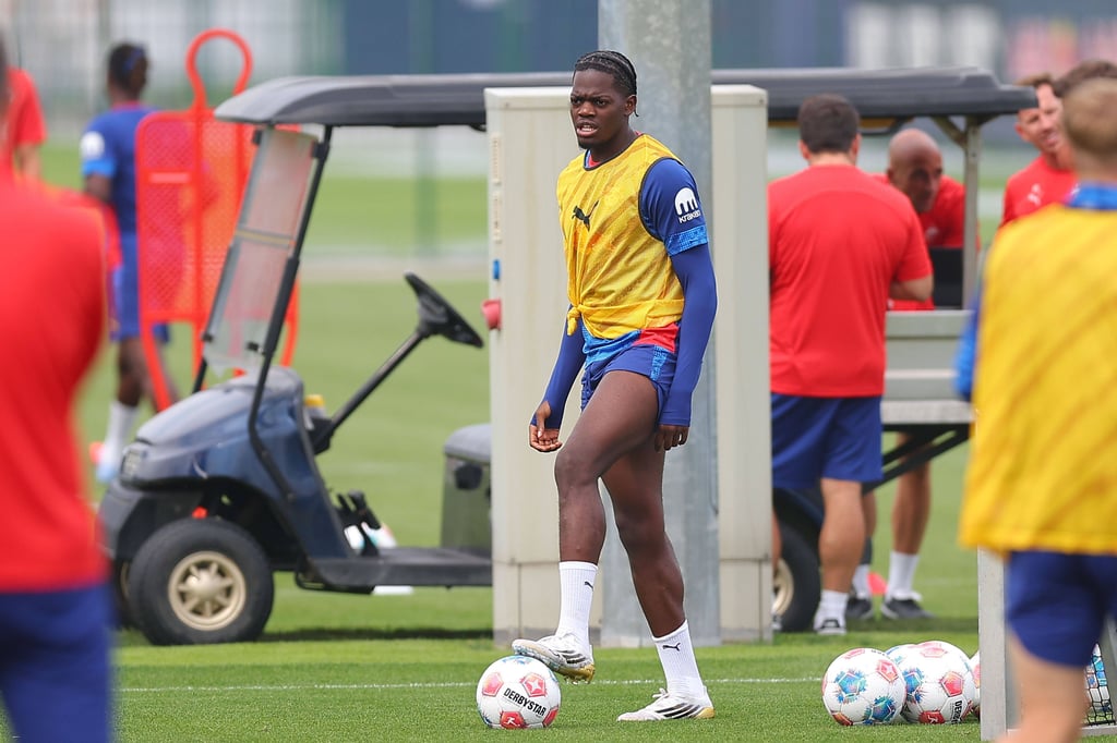 Castello Lukeba im Trainings bei RB Leipzig.