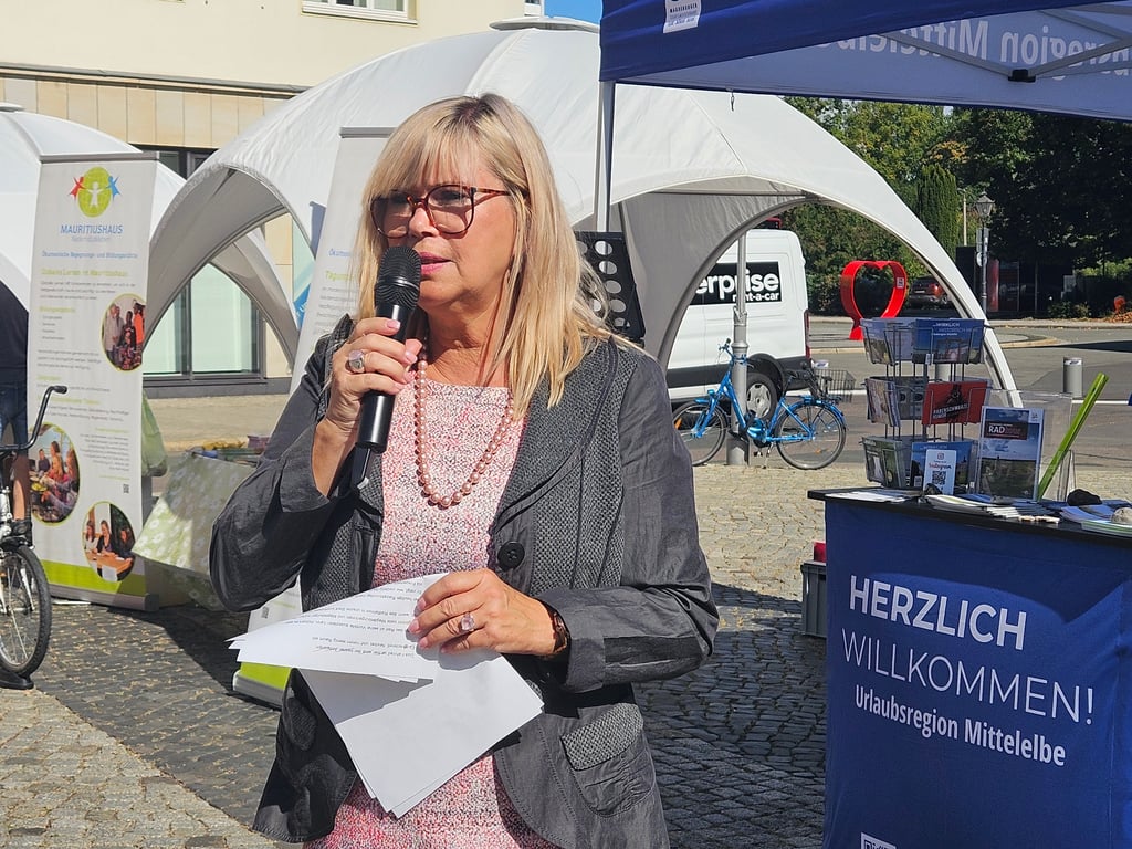 Oberbürgermeisterin Simone Borris eröffnet den Fahrradaktionstag Magdeburg 2025