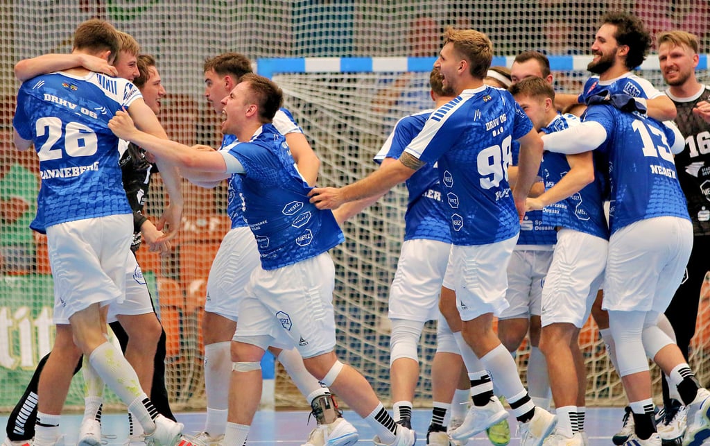 Der erste Sieg in der neuen Saison ist eingetütet. Entsprechend groß war der Jubel der DRHV-Handballer am Samstag nach Spielende.