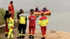 Auf und am Wasser waren Retter mit einem Großaufgebot im Einsatz.