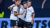 Hattrick-Torschütze Nicolo Tresoldi jubelt mit den Teamkollegen über seinen Treffer zum 2:0.
