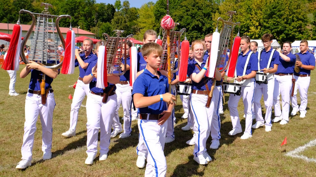 Der Nachwuchs des Spielmannszuges Hasselfelde unter der Stabführung von Finn Fessel beim jüngsten Auftritt: der Landesmeisterschaft in Cattenstedt. Dort gewannen die jungen Spielleute aus dem Harz die Goldmedaille.