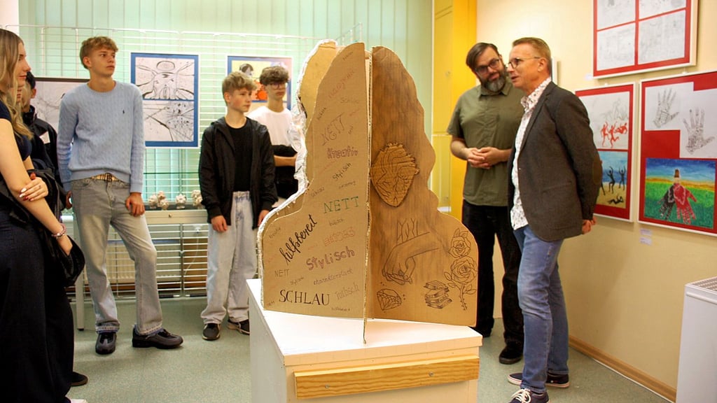 Im Kreismuseum in Osterburg sind ab sofort rund 150 Werke von Schülern des Gymnasiums zu sehen.