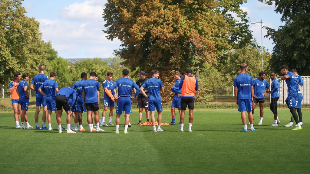 Im Training des 1. FC Magdeburg wollen sich die Akteure auf den umkämpften Positionen energisch für Startelfeinsätze empfehlen.
