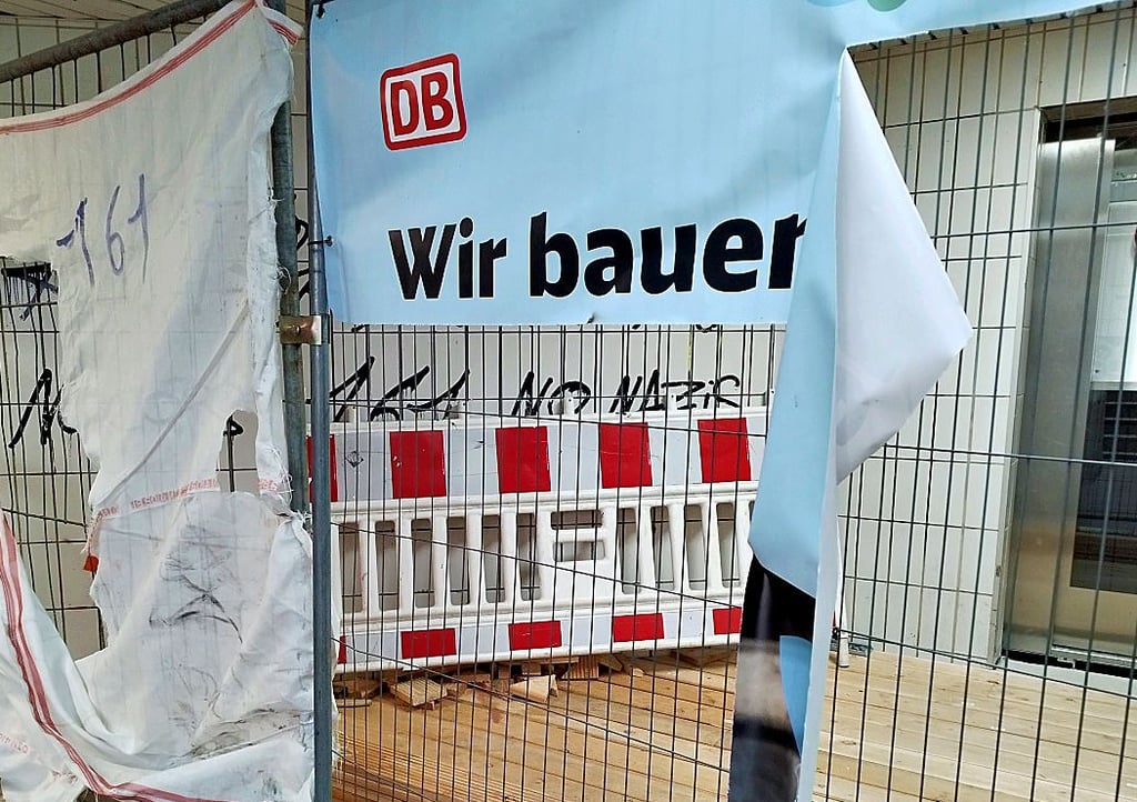 Die Aufzüge am Salzwedeler Bahnhof sind weiterhin gesperrt. Die Arbeiten sollen voraussichtlich noch bis Oktober dauern.