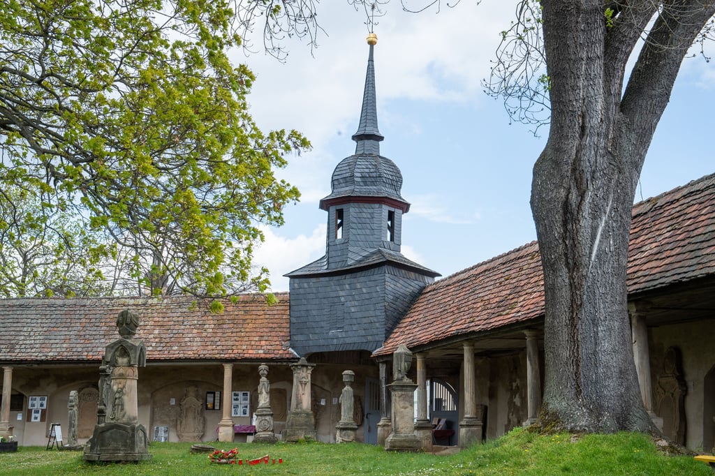 Der Alte Friedhof in Buttstädt - eine der wenigen erhaltenen Friedhöfe aus der Zeit der Renaissance in Mitteldeutschland.