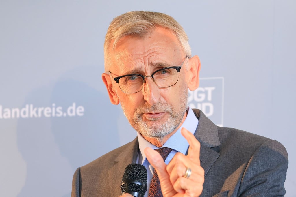 Sachsens Innenminister Armin Schuster (CDU) spricht angesichts der NSU-Morde von einem kompletten Systemversagen. (Archivbild)