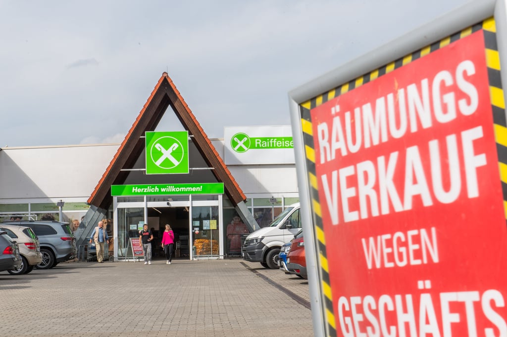 Am Naumburger Raiffeisenmarkt hat der Räumungsverkauf begonnen. Im Oktober soll der Baumarkt geschlossen werden.