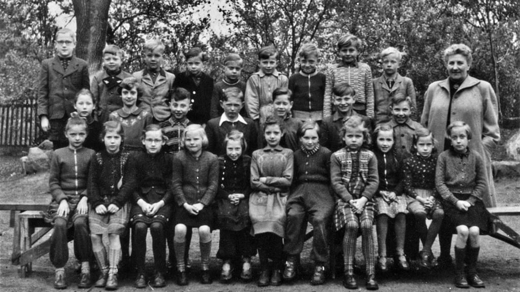 Die Klasse 2a von 1956 - Einschulungsfotos existieren leider nicht mehr.
