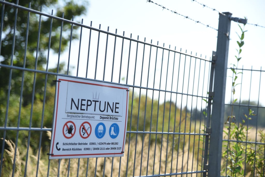 Ursprünglich sollten die giftigen Rückstände ausgebaggert und entsorgt werden, doch der Betreiber Neptune Energies will den Giftschlamm vor Ort einkapseln. (Archivbild)