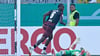 Ezechiel Banzuzi steigt erst später ins Training von RB Leipzig ein.