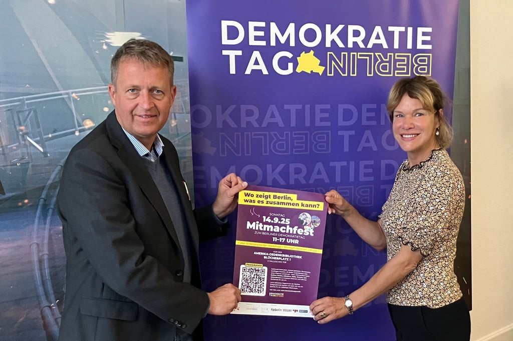 Staatssekretär für Gesellschaftlichen Zusammenhalt, Oliver Friederici (CDU), und die Geschäftsführerin der Stiftung, Beate Stoffers. Beim Mitmachfest im Rahmen des Berliner Demokratietags am 14. September gibt es ein volles Programm.