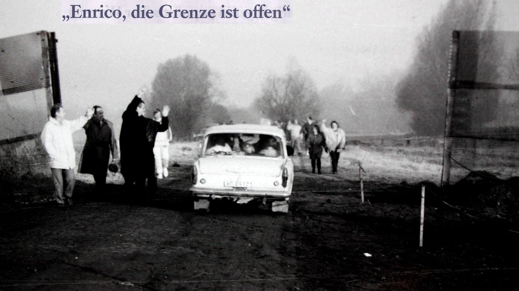 Mit dem Staffellauf am Grünen Band möchte Zeitzeuge Enrico Kretschmar als Teil des Organisationsteams ein Stück deutscher Teilungsgeschichte weitergeben. Die Kopie zeigt den Moment, als am 12. November 1989 gegen 8.40 Uhr die Grenze bei Hessen und Mattierzoll geöffnet wurde.