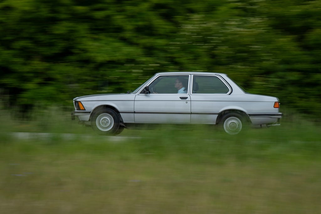 Klassische sportliche Silhouette: Der E21 musste allerdings mit - aus heutiger Sicht bescheidenen - maximal 143 PS auskommen.