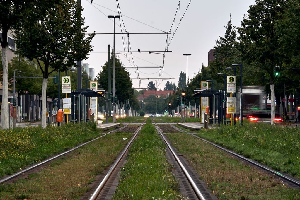 Im Berliner Südosten gibt es noch nicht überall wieder Strom - auch Ampeln und Straßenlaternen waren von dem Stromausfall betroffen. (Archivfoto)