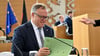 Thüringens Ministerpräsident Mario Voigt (CDU) fordert Altersbeschränkungen für die Nutzung von Smartphones und sozialen Medien.