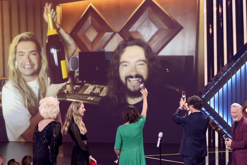Tom und Bill Kaulitz freuen sich über den Deutschen Fernsehpreis.