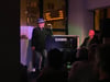Jes Holtsø, bekannt als Børge von der Olsenbande, tourt seit knapp 30 Jahren als Musiker durch Europa. Für das Schaufensterkonzert im Musikladen Polyhymnia hat er mal wieder Station in Halle gemacht - und das Publikum begeistert.