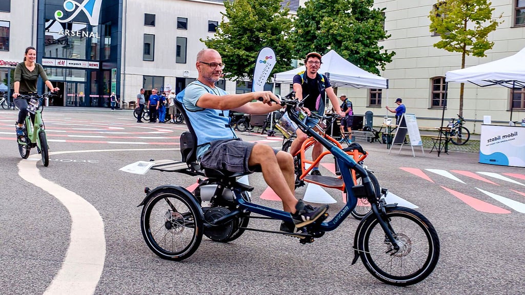 Am Dienstag haben etliche Wittenberger auf dem Arsenalplatz Spezialfahrräder und Lastenbikes getestet.