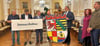 Das Wappen der Stadt Dessau-Roßlau wird an Roudnice nad Labem übergeben.