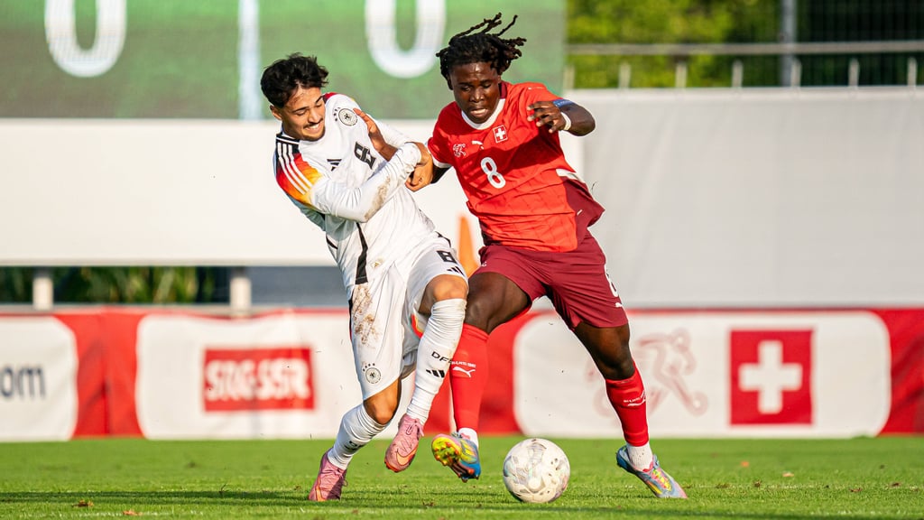In der Schweiz durfte Laurin Ulrich vom 1. FC Magdeburg als Kapitän der deutschen U 20 vorangehen.